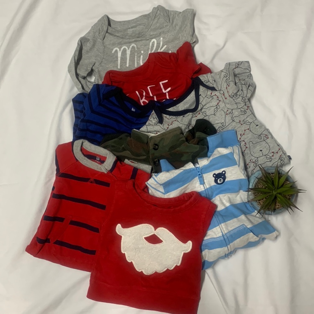 Boys infant lot. Baby Gap and Carter’s. Size 12-24 months